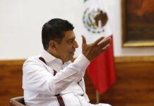El gobernador de Oaxaca despide a su Gabinete ante el desgaste de votos de su referéndum