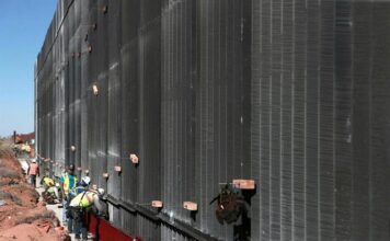 Estados Unidos construye muro metálico en frontera con Ciudad Juárez