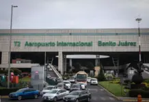 Red de huachicol fiscal operada por ex marinos alcanzó la aduana del AICM, sostiene la FGR