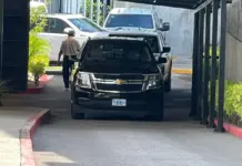 Familiares de Claudia Tacoronte llegaron desde España por el cuerpo de la joven; acuden a la FGE en Temixco, Morelos