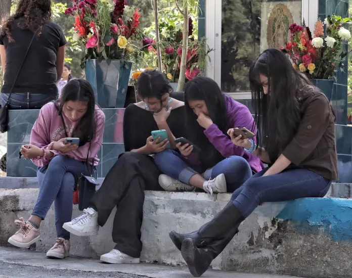 sep-agiliza-trabajos-para-lograr-acuerdo-sobre-uso-de-dispositivos-moviles-en-escuelas_d480cb44-c557-4736-921b-821f7f9d4469_medialjnimgndimage=fullsize