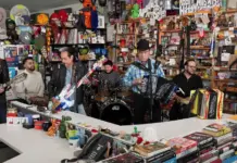 Los Tigres del Norte abanderan causa migrante en su Tiny Desk Concert