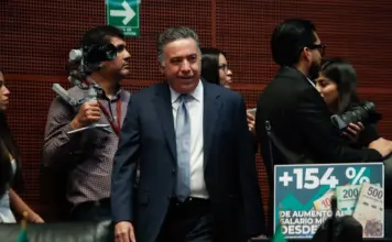 Morena le quita a Enrique Inzunza la presidencia de la comisión de Asuntos Legislativos del Senado