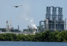 Sheinbaum reconoce que Trump le ha planteado mayor participación de empresas de EU en sector petrolero