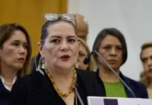 No me voy: Taddei afirma que no renunciará a la presidencia del INE en reunión con consejeros